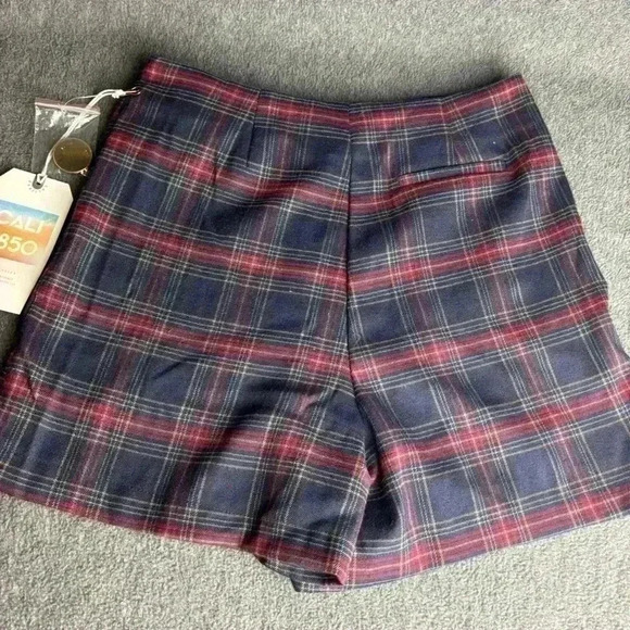 NWT Cali 1850 Plaid Button Detail Skorts - Navy & Red size Small - Picture 7 of 10